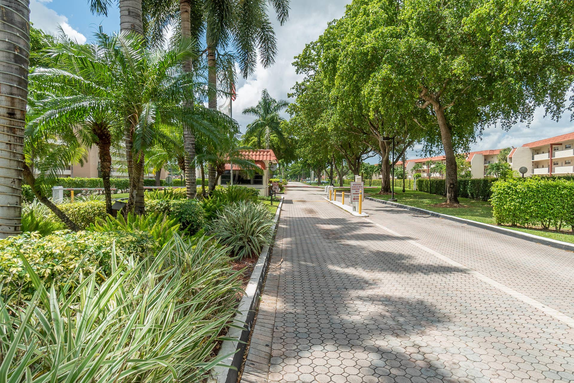 8970 S Hollybrook Boulevard, #308, Pembroke Pines, FL 33025 53. Entrance