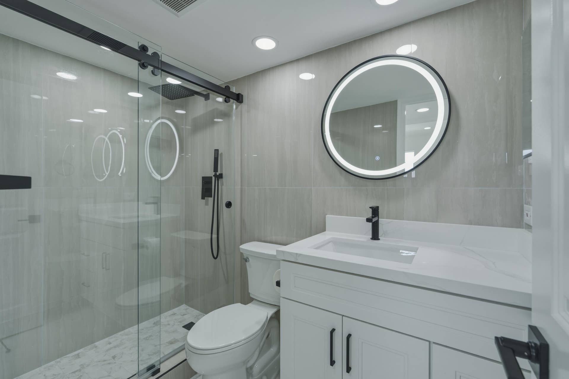 8970 S Hollybrook Boulevard, #308, Pembroke Pines, FL 33025 6. Guest bathroom