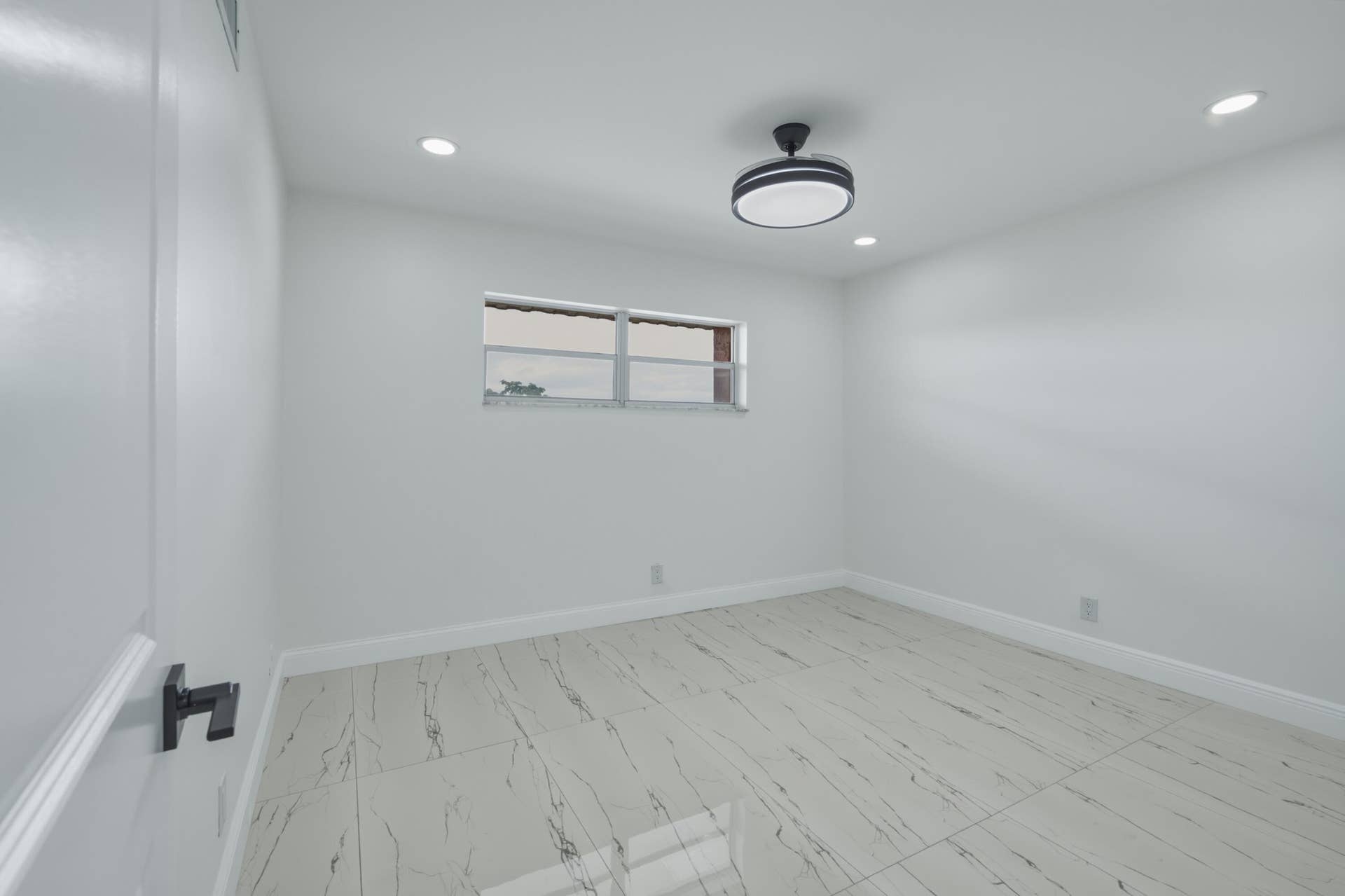 8970 S Hollybrook Boulevard, #308, Pembroke Pines, FL 33025 5. Guest Bedroom