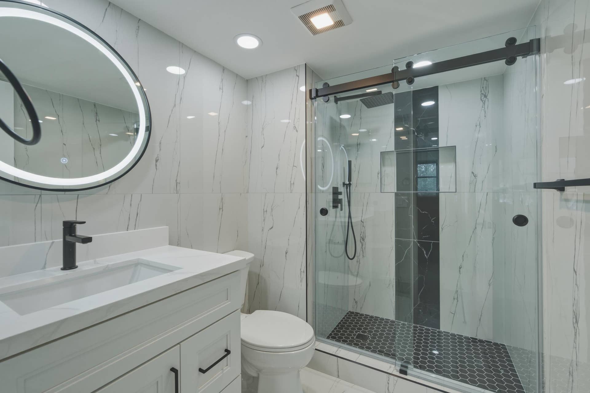 8970 S Hollybrook Boulevard, #308, Pembroke Pines, FL 33025 4. Master Bedroom Bathroom