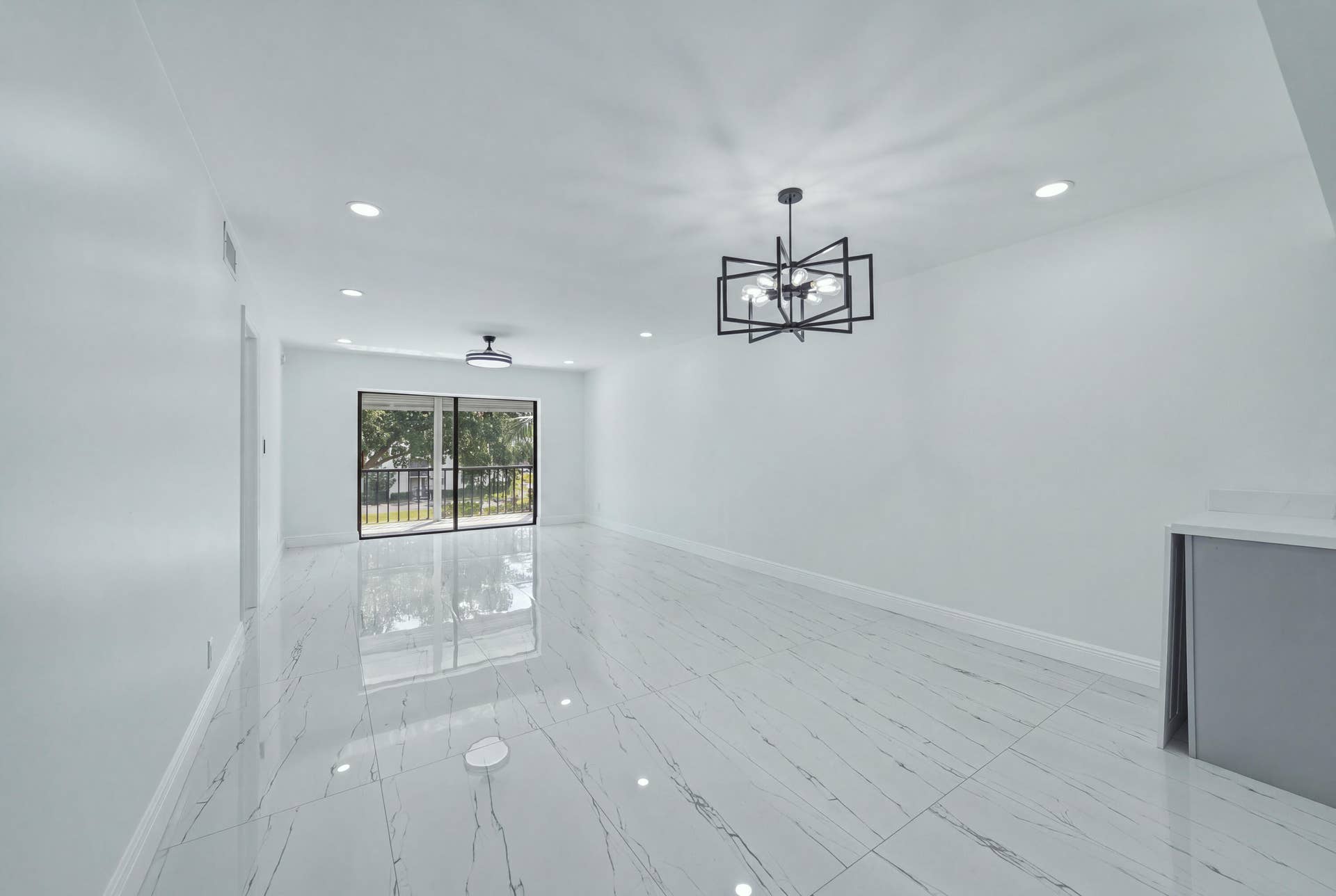 8970 S Hollybrook Boulevard, #308, Pembroke Pines, FL 33025 3. Dining Room to Living Room