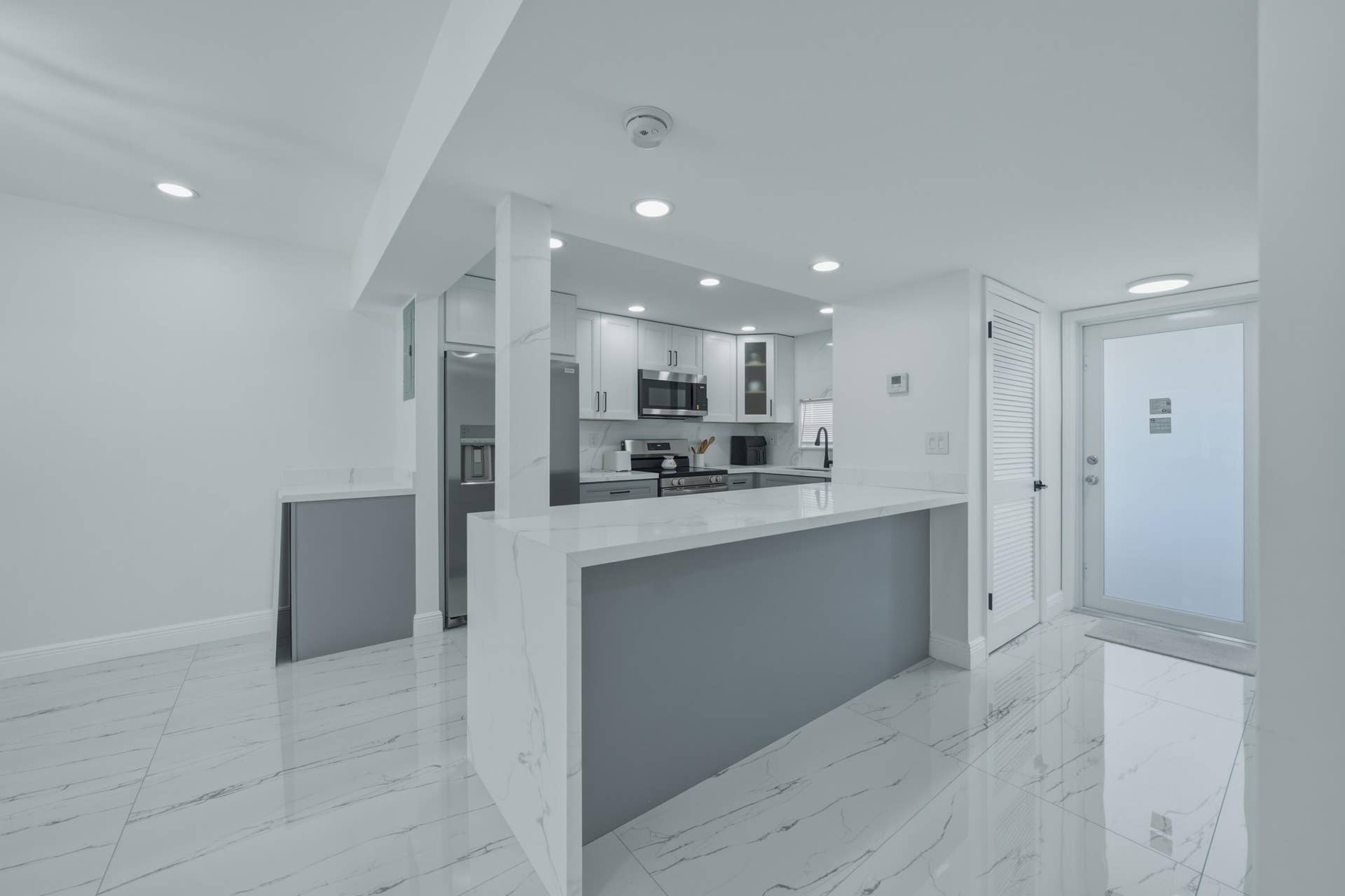 8970 S Hollybrook Boulevard, #308, Pembroke Pines, FL 33025 7. Kitchen with front door