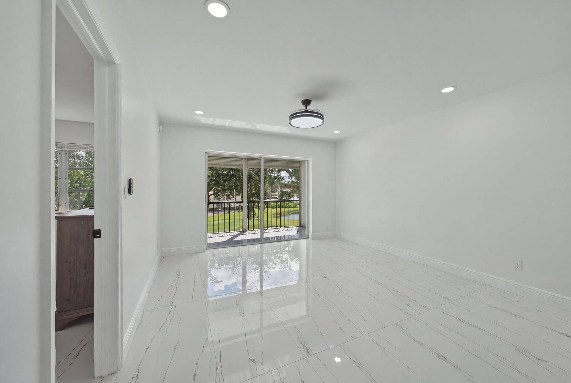 8970 S Hollybrook Boulevard, #308, Pembroke Pines, FL 33025 8. Living Room Alone