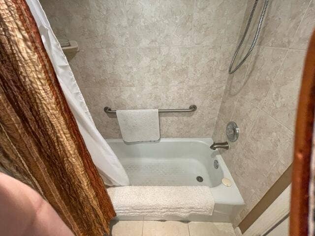 22 COLONIAL CLUB Drive, #103, Boynton Beach, FL 33435 Master Bath