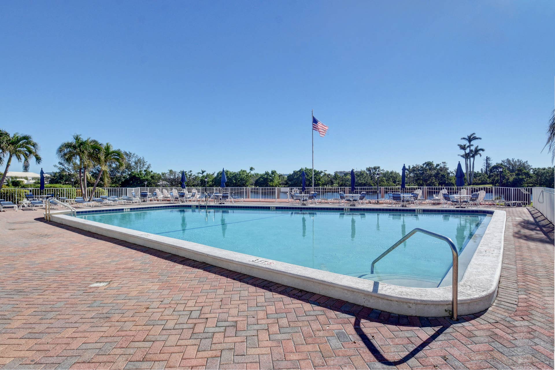 22 COLONIAL CLUB Drive, #103, Boynton Beach, FL 33435 Saltwater pool
