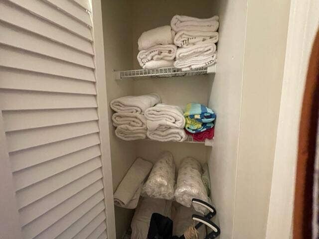 22 COLONIAL CLUB Drive, #103, Boynton Beach, FL 33435 imLinen closet and linens