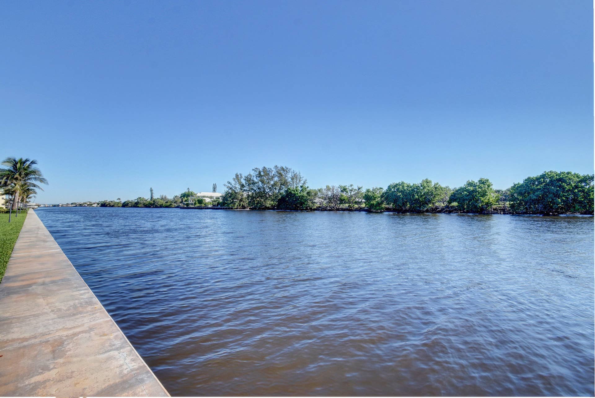 22 COLONIAL CLUB Drive, #103, Boynton Beach, FL 33435 Intracoastal View