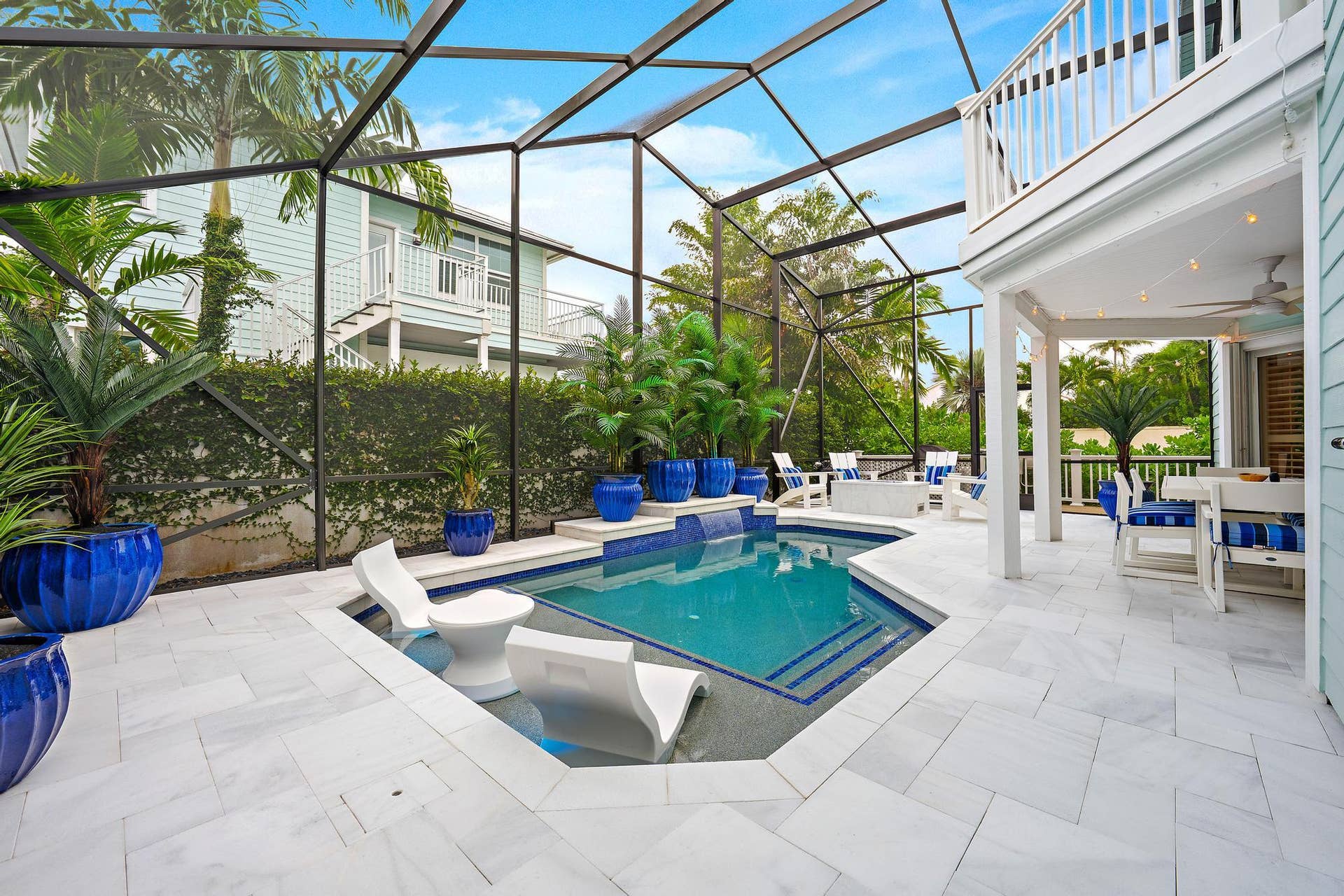 Screened in Pool & Back Exterior