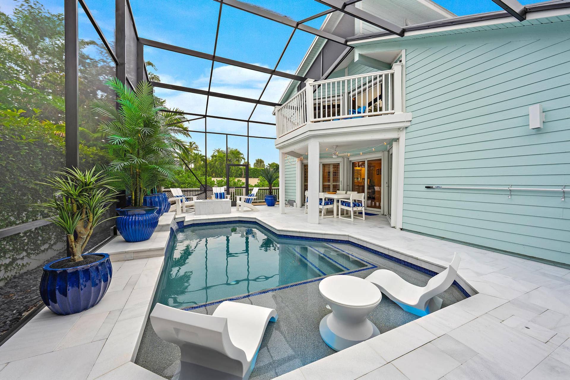 Screened in Pool & Back Exterior