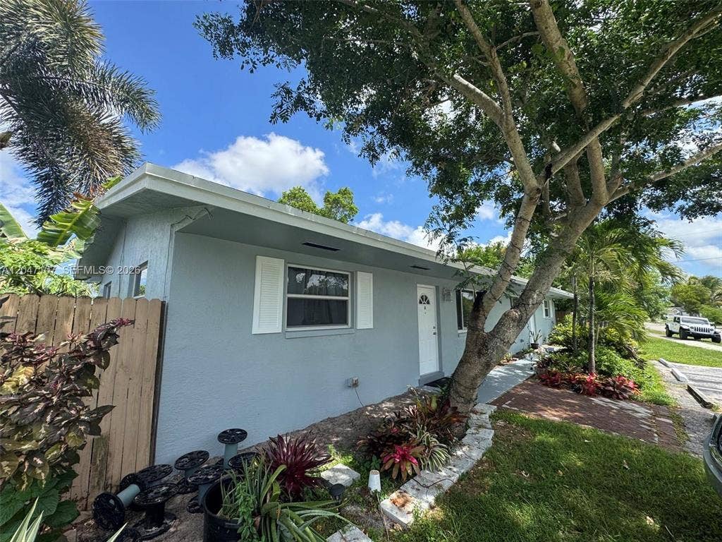 2200 SW 42 Ave_Ext.F-Corner