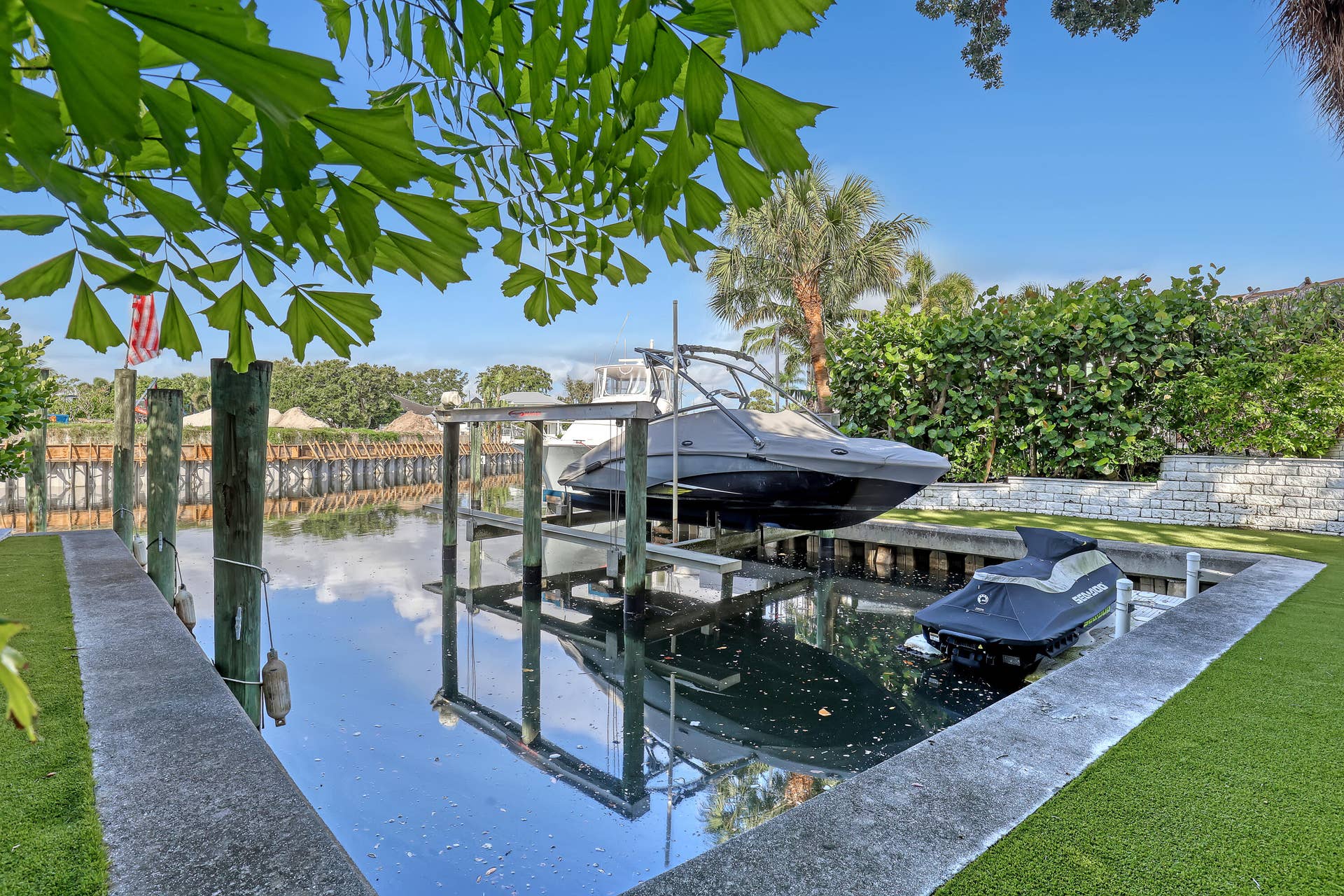 2338 Flamingo (100)