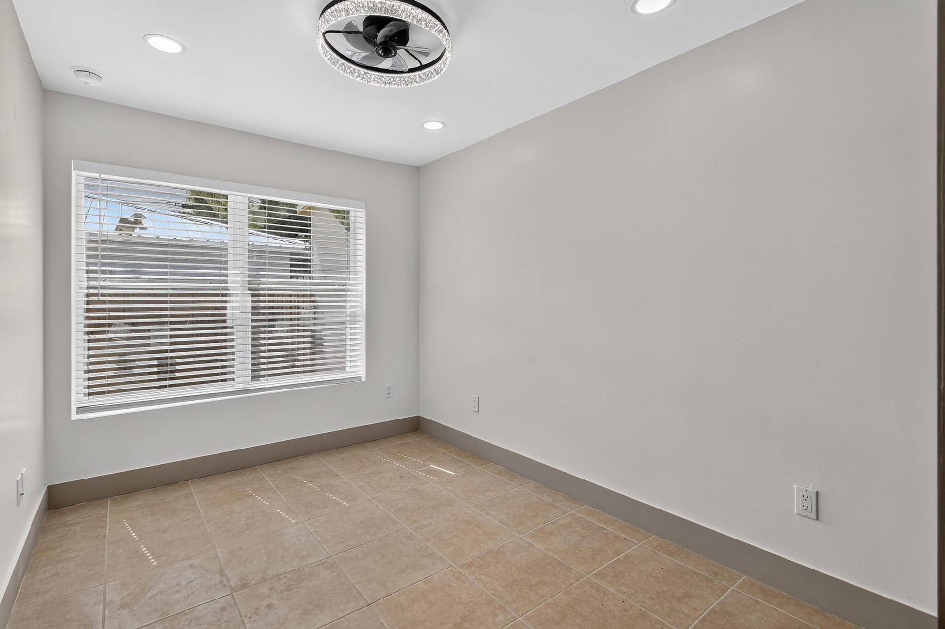 5419SpruceAve(11)