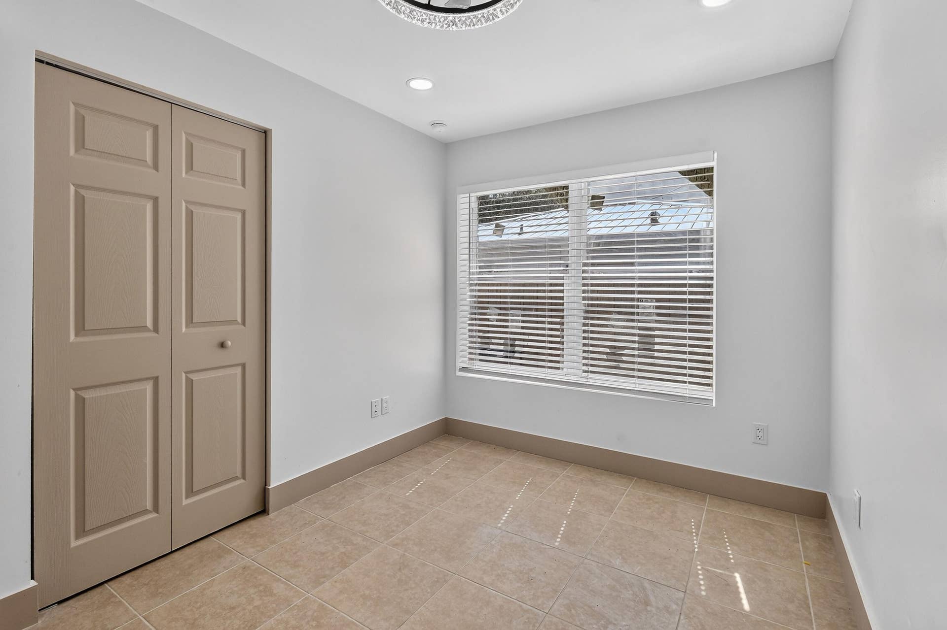 5419SpruceAve(12)