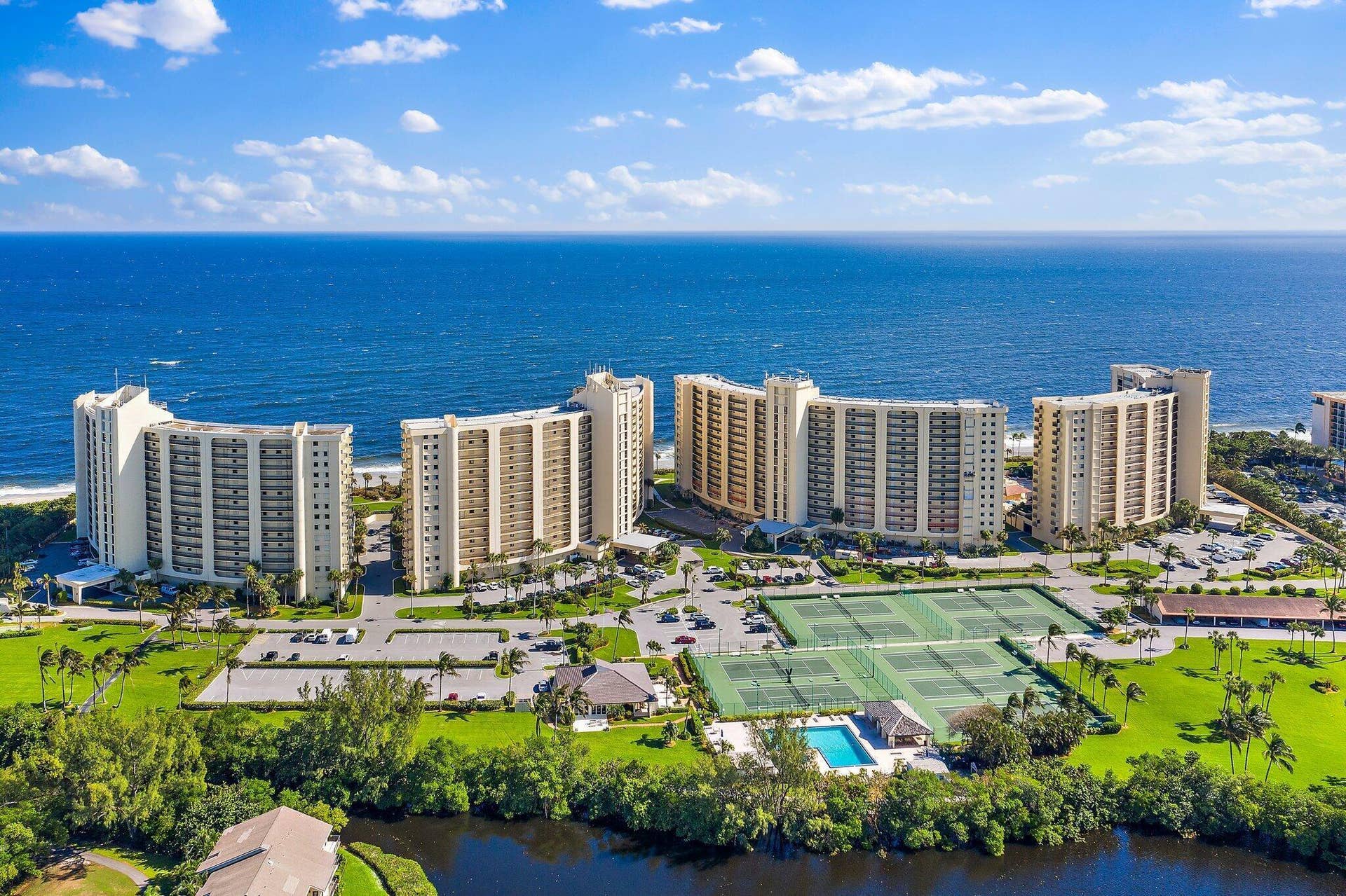 043-100OceanTrailWay609-Jupiter-FL-SMALL