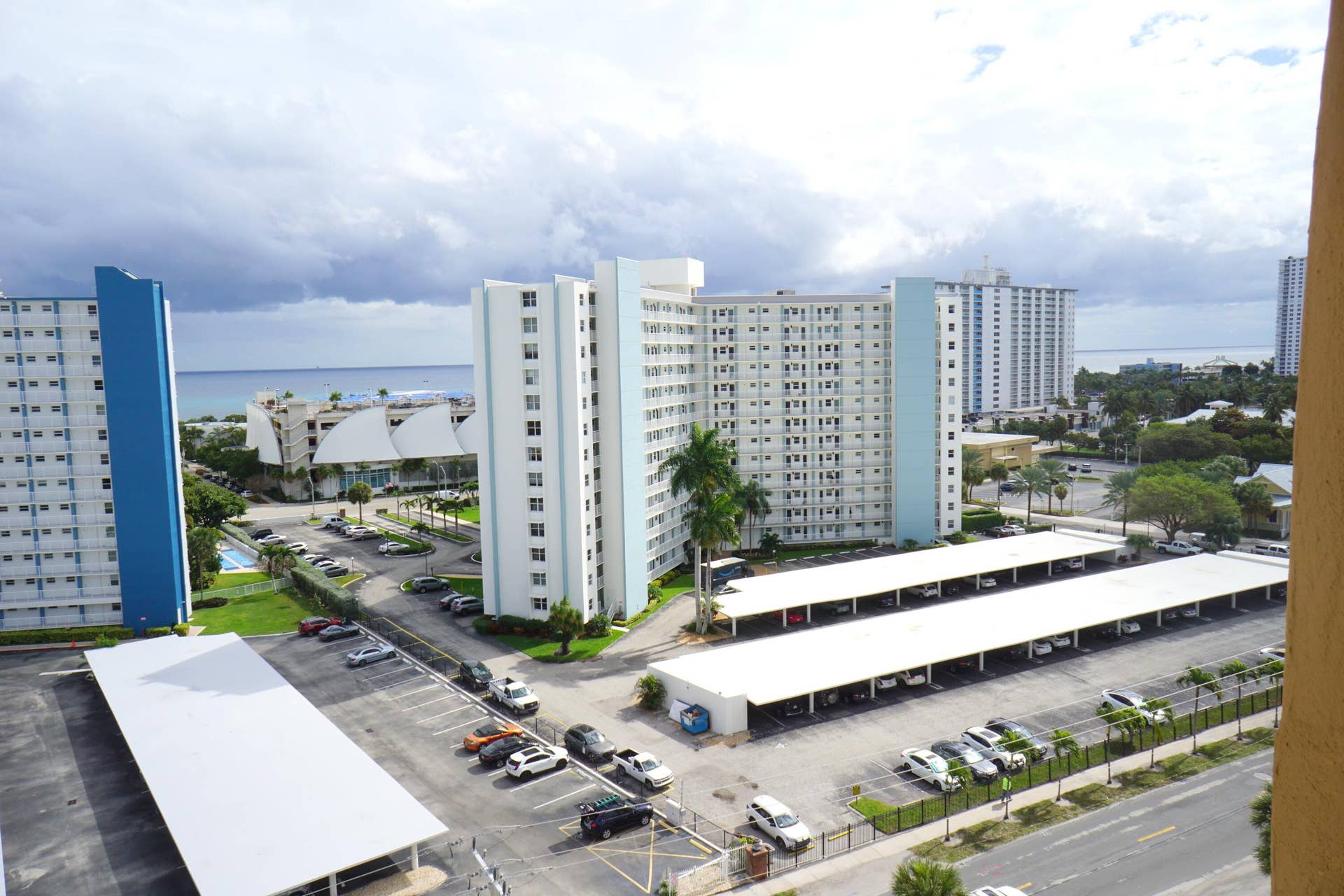 303 N Riverside Drive, #PH4, Pompano Beach, FL 33062 DSC04210