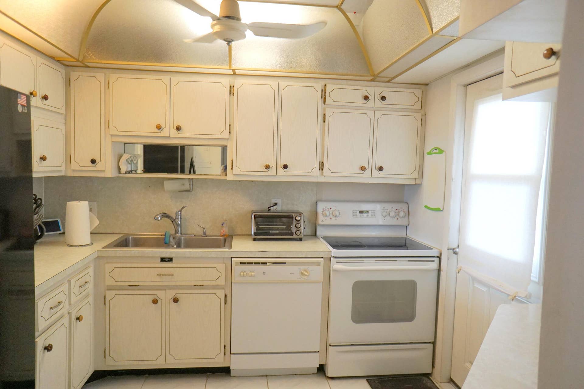 303 N Riverside Drive, #PH4, Pompano Beach, FL 33062 DSC04200