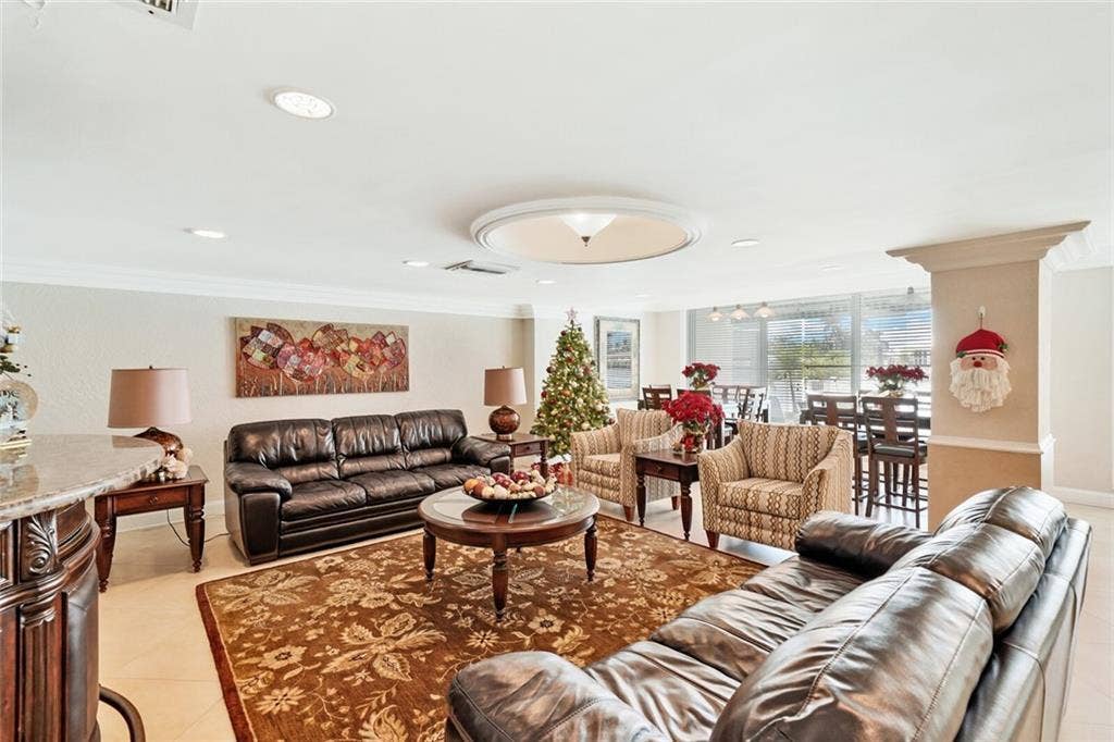 303 N Riverside Drive, #PH4, Pompano Beach, FL 33062 Clubhouse