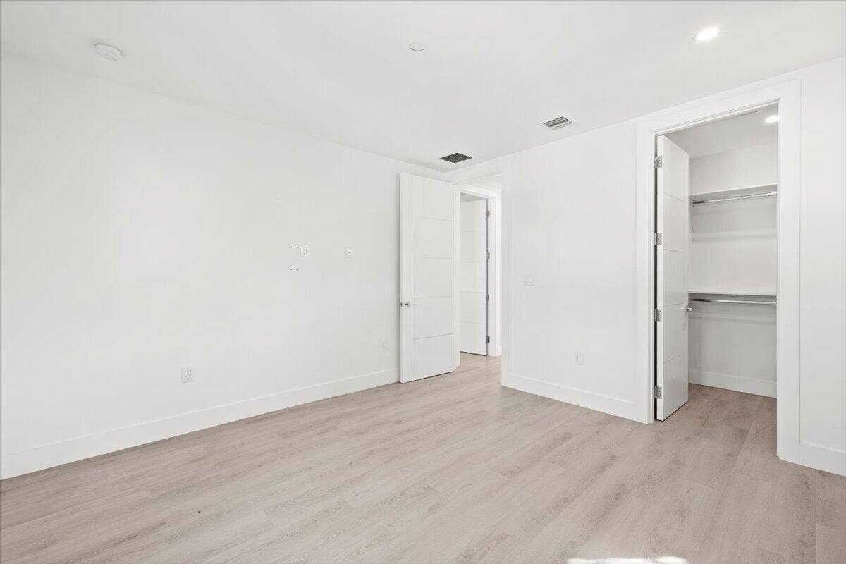 828 SW 30TH Street, Fort Lauderdale, FL 33315 22-424A6907