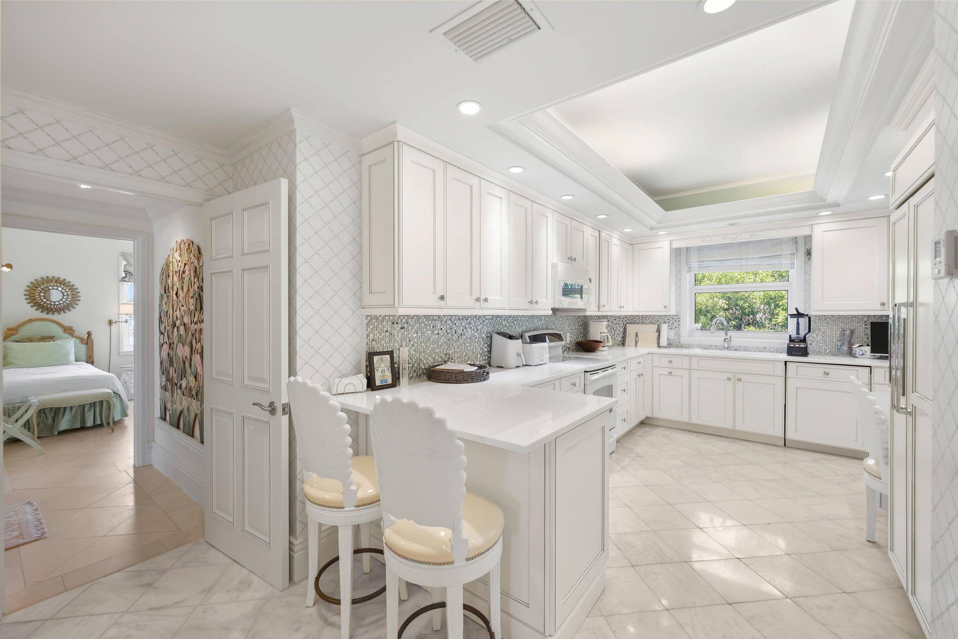 2150 S Ocean Boulevard, #1B, Delray Beach, FL 33483 Kitchen with Bar seating