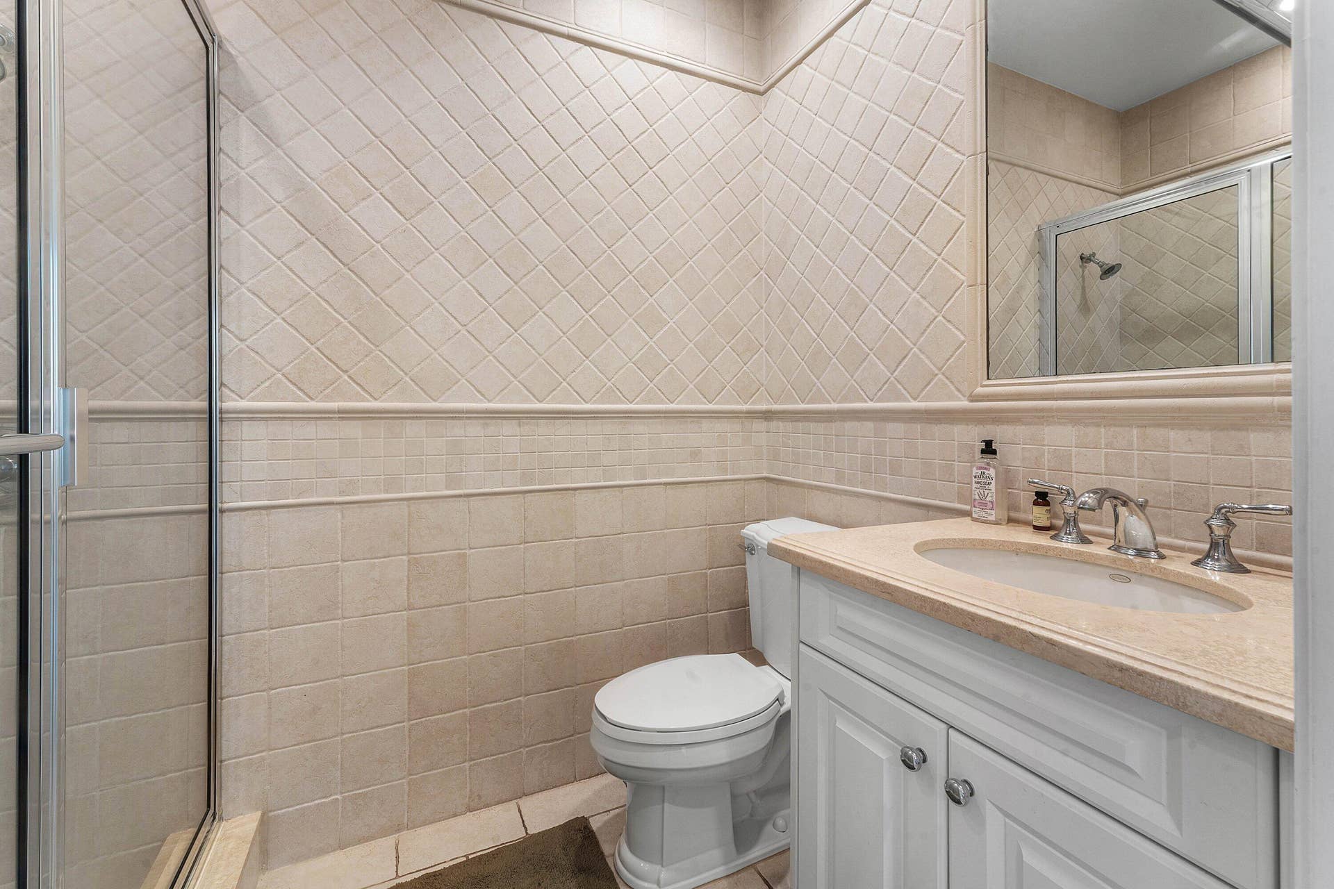 2514 Muir Circle, Wellington, FL 33414 Guest Bath