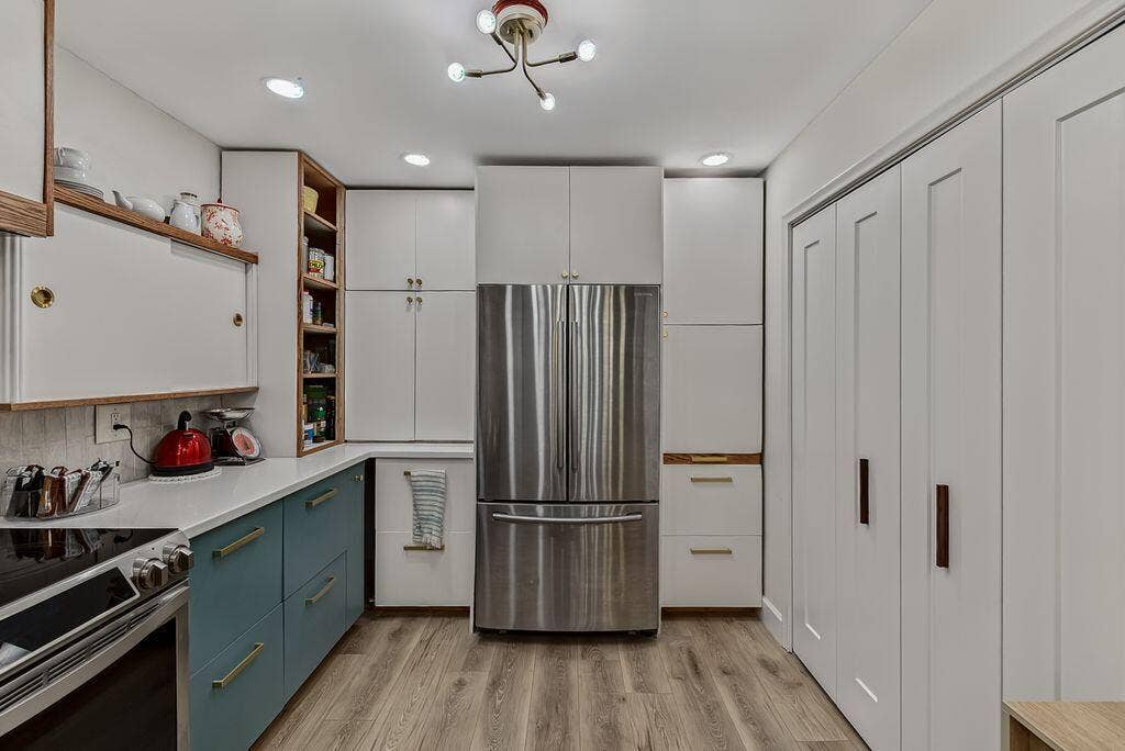 2902 N 33rd Terrace, Hollywood, FL 33021 Additional cabinets with pantry