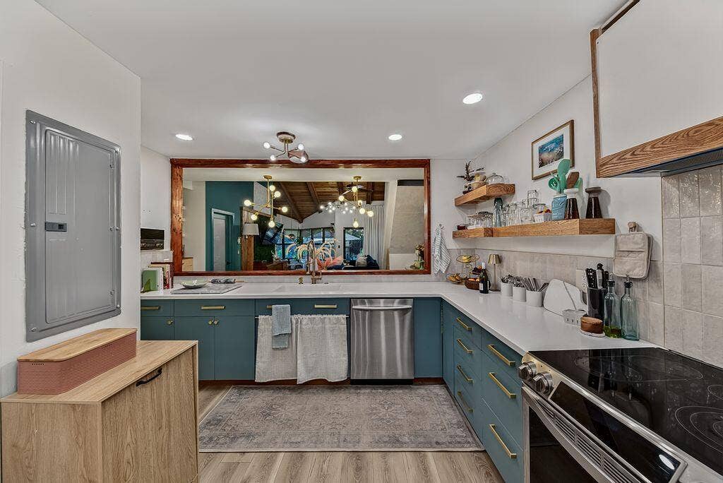 2902 N 33rd Terrace, Hollywood, FL 33021 Kichen L shape