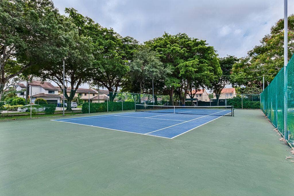 2902 N 33rd Terrace, Hollywood, FL 33021 Tennis Court