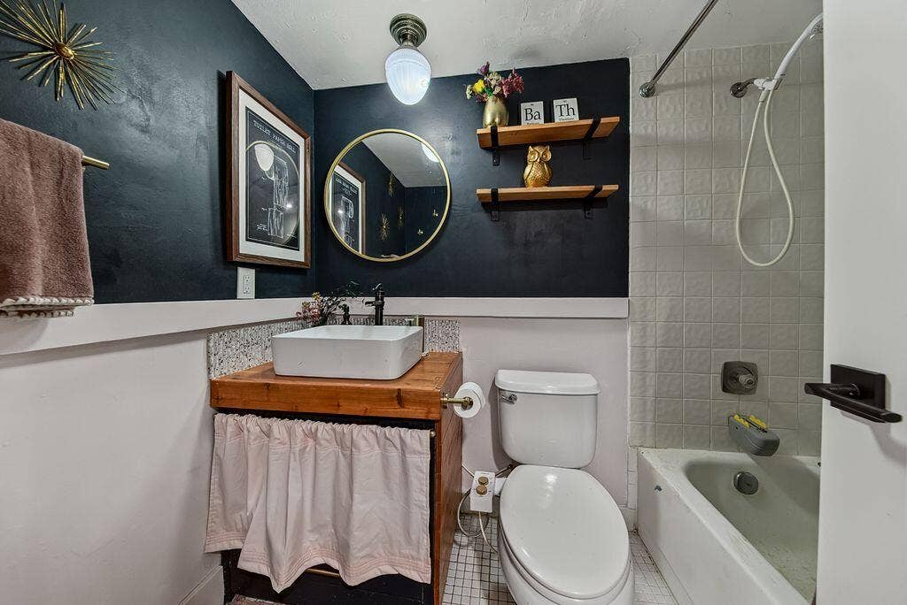2902 N 33rd Terrace, Hollywood, FL 33021 Bathroom with Shower/Tub