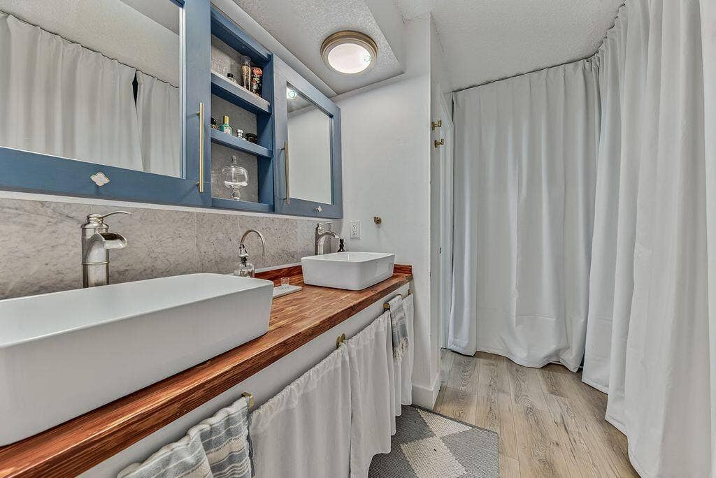 2902 N 33rd Terrace, Hollywood, FL 33021 Master Bath double sink