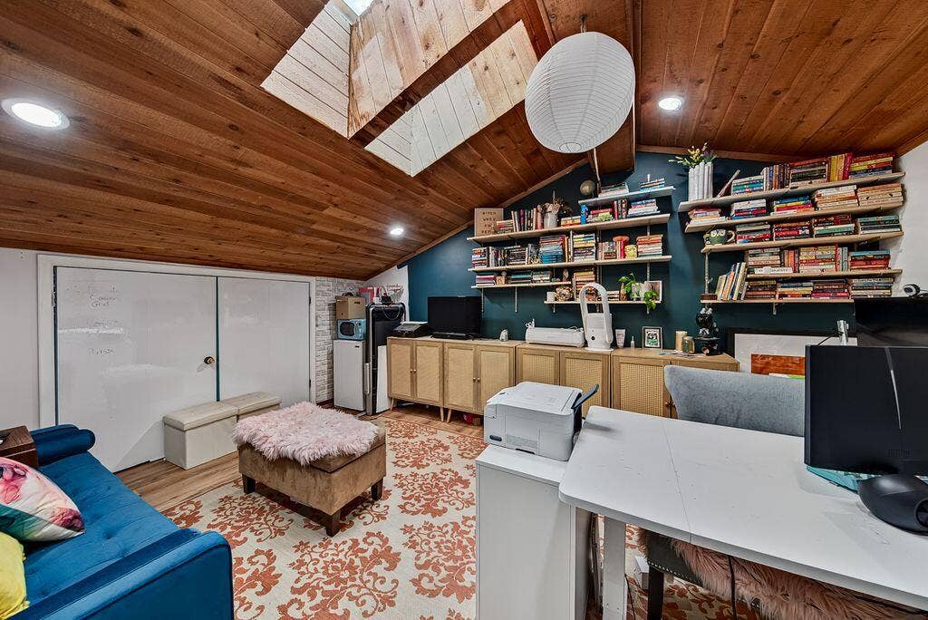 2902 N 33rd Terrace, Hollywood, FL 33021 Enclosed Office Upstairs with Skylight