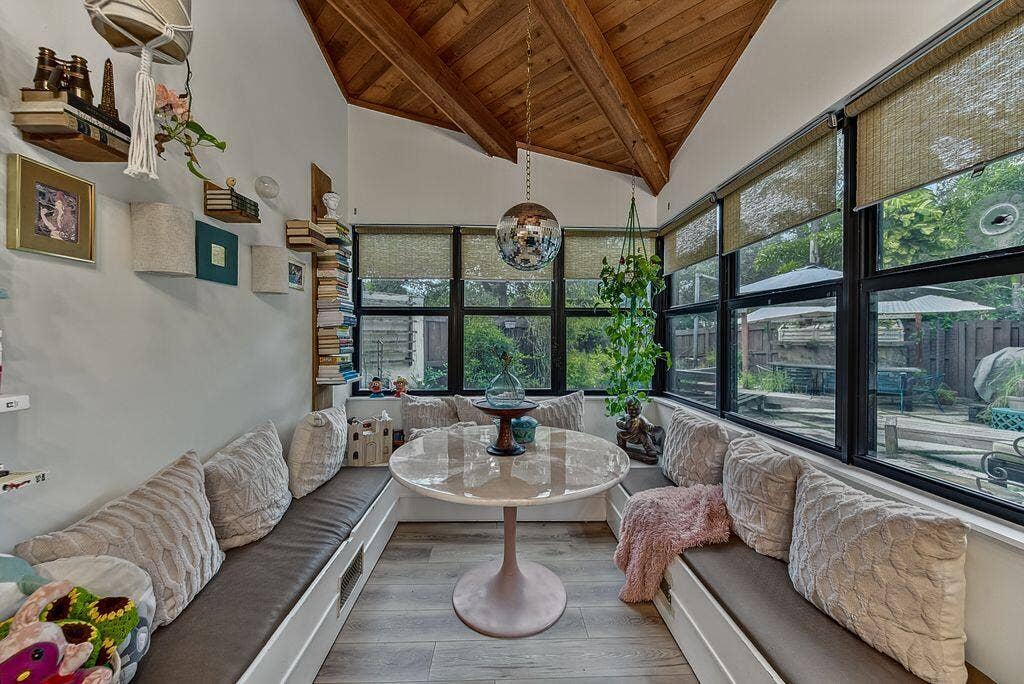 2902 N 33rd Terrace, Hollywood, FL 33021 Lounge area back enclosed