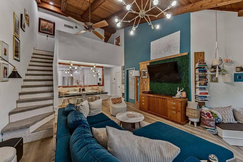 2902 N 33rd Terrace, Hollywood, FL 33021 Living Room