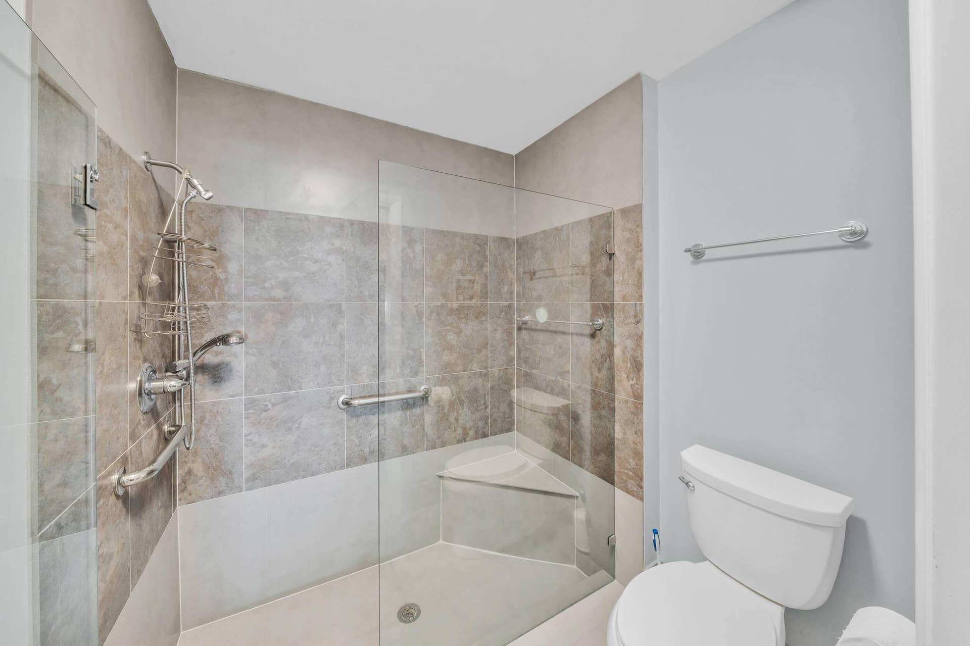 Main Bathroom 3