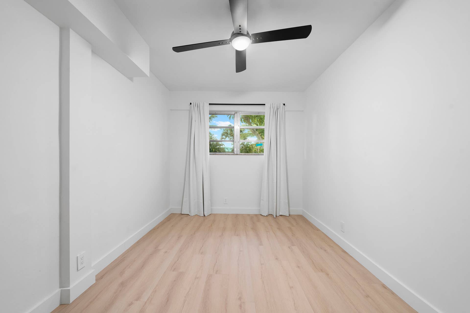 1ST BEDROOM