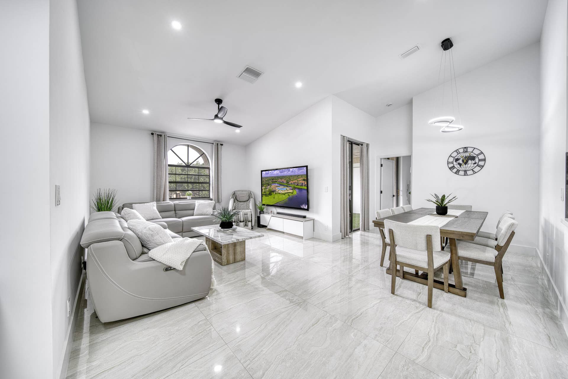 10690 NW 14TH Street, #138, Plantation, FL 33322 Spacious layout connects the living and dining areas.