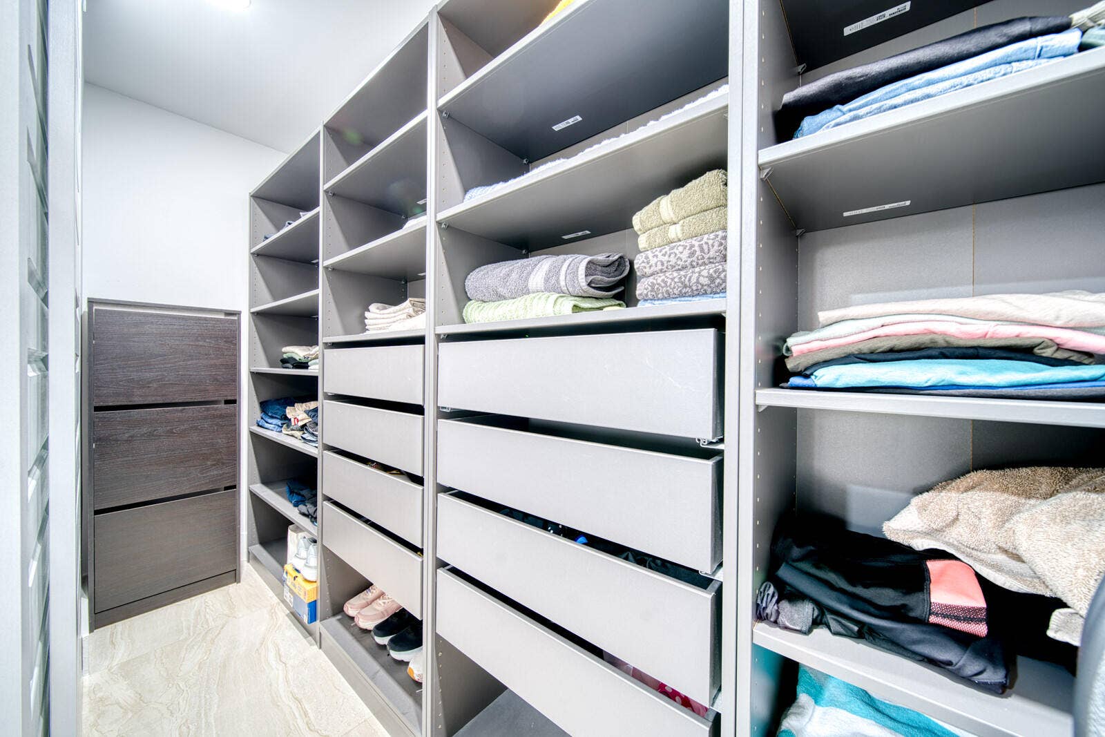10690 NW 14TH Street, #138, Plantation, FL 33322 Custom built-in closet.