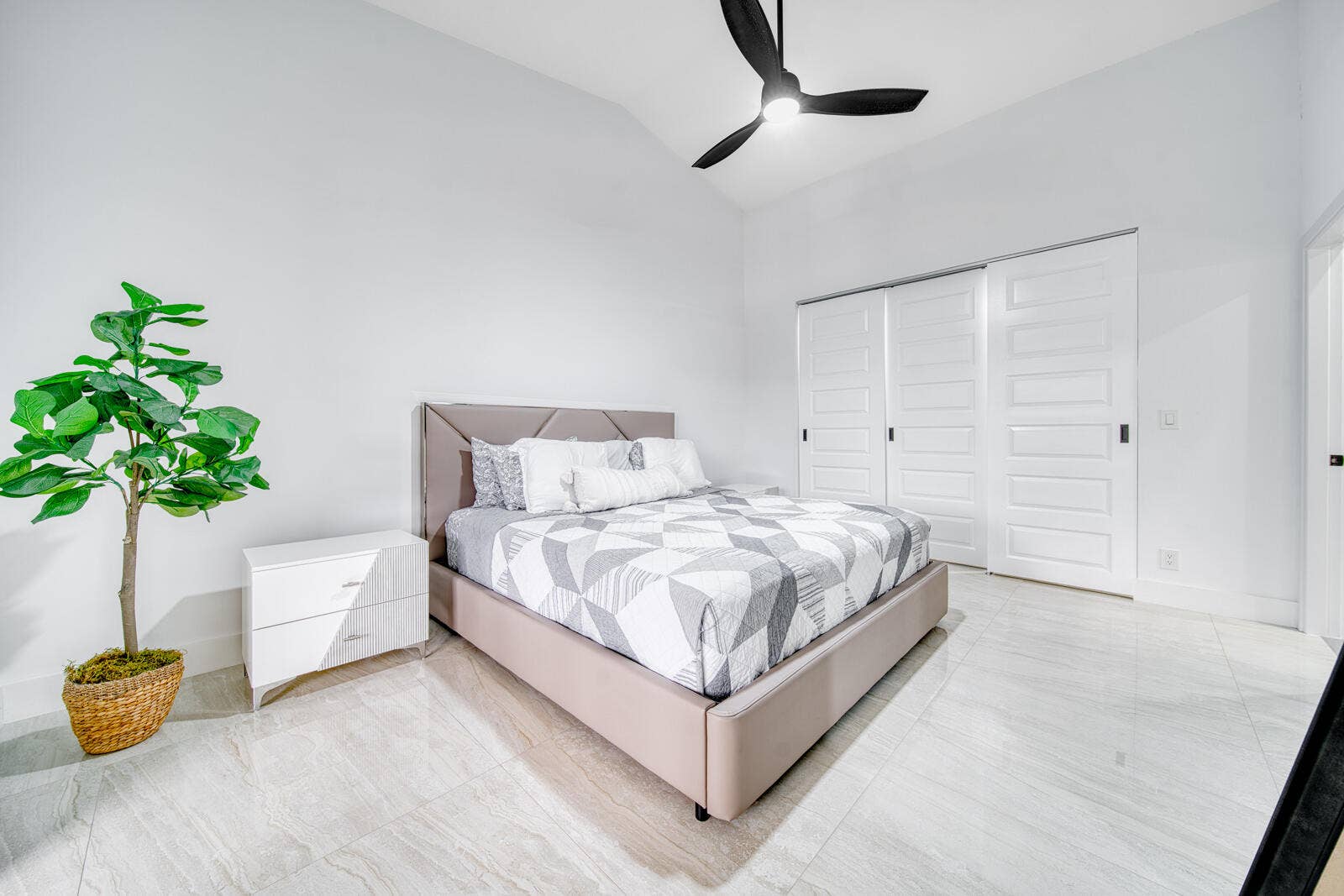 10690 NW 14TH Street, #138, Plantation, FL 33322 Spacious with abundant natural light, and Porcelain tile flooring