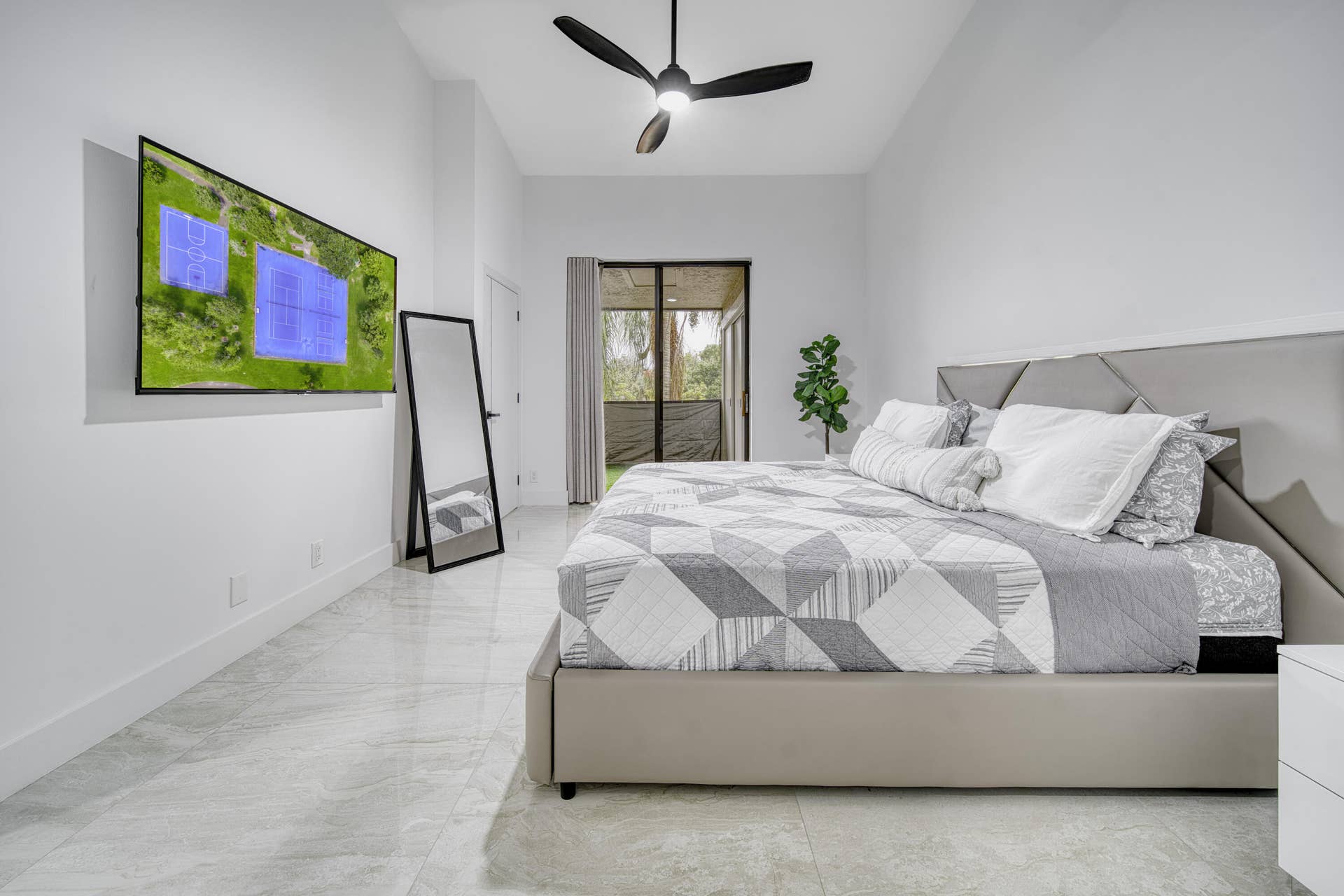 10690 NW 14TH Street, #138, Plantation, FL 33322 Spacious primary bedroom with abundant natural light.