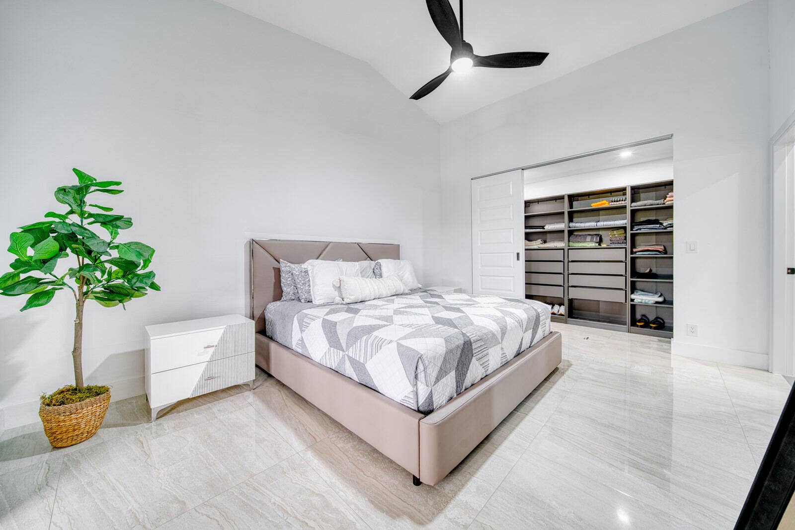 10690 NW 14TH Street, #138, Plantation, FL 33322 Custom built-in closet provides organized storage.