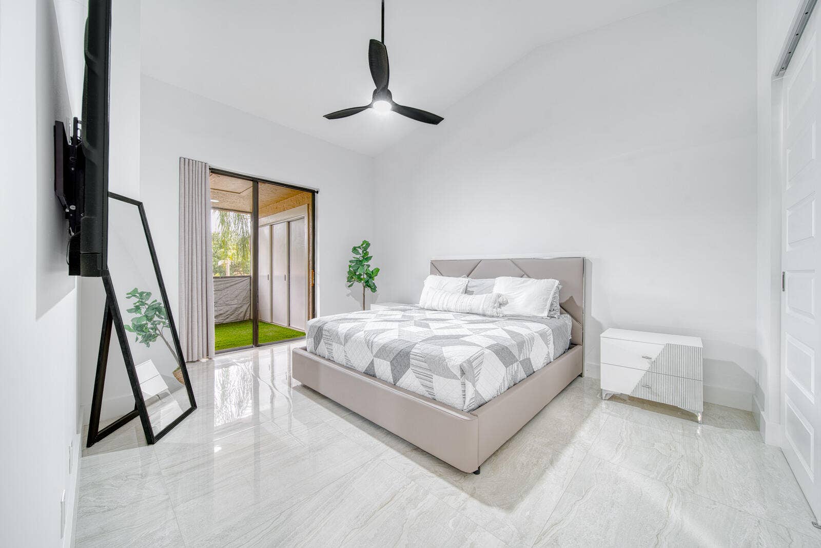 10690 NW 14TH Street, #138, Plantation, FL 33322 Spacious primary bedroom with abundant natural light.