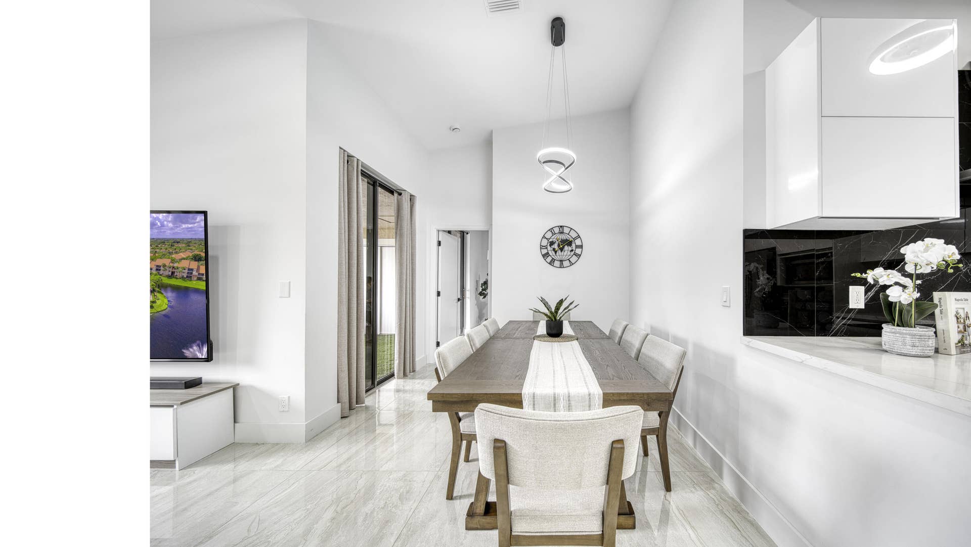 10690 NW 14TH Street, #138, Plantation, FL 33322 Dining area conveniently located beside the renovated kitchen.