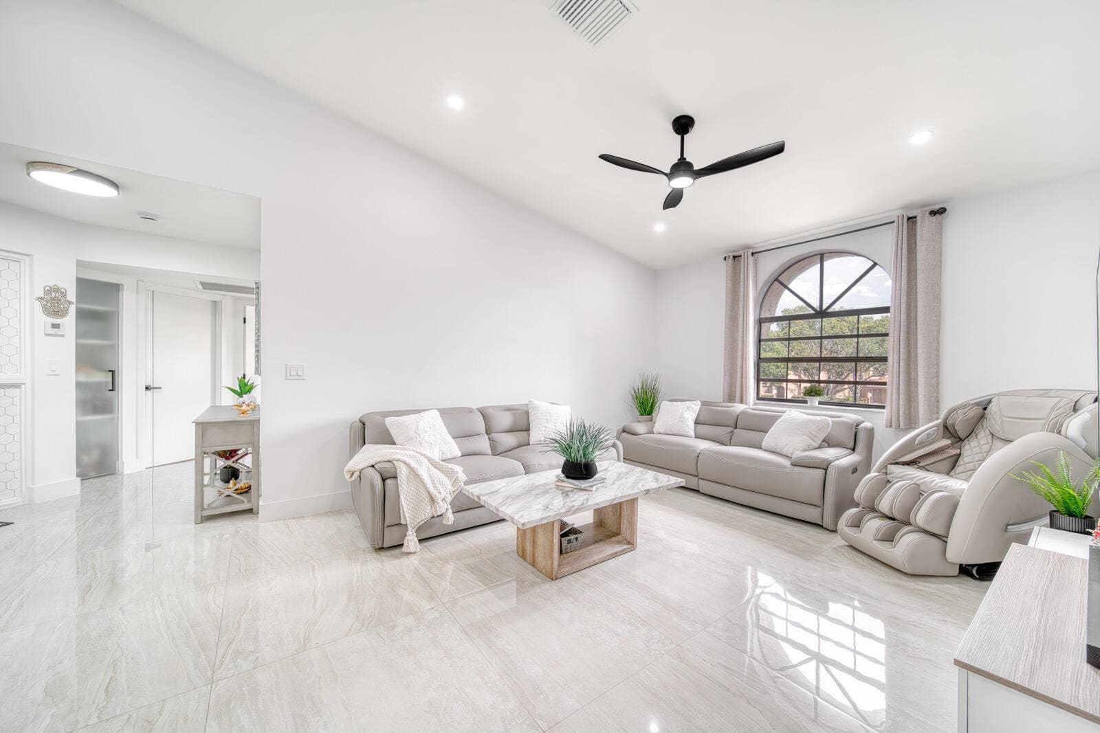 10690 NW 14TH Street, #138, Plantation, FL 33322 Abundant natural light highlights the modern finishes.