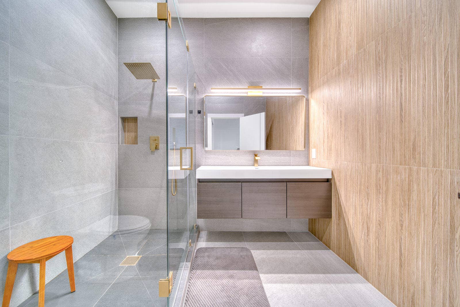 10690 NW 14TH Street, #138, Plantation, FL 33322 Limestone- and oak-look porcelain tile with gold-tone hardware.