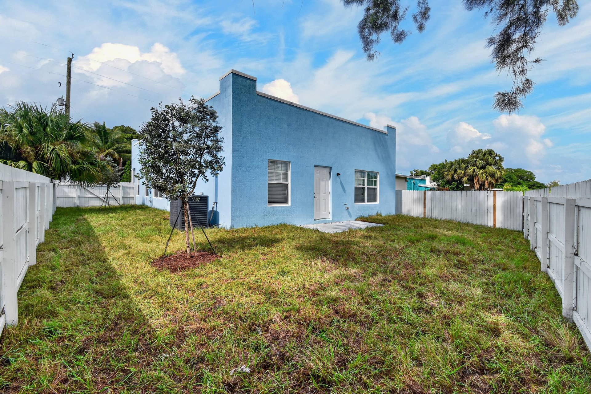 3804 Greenwood Avenue, West Palm Beach, FL 33407 3804GreenwoodAveExteriors2026(7)