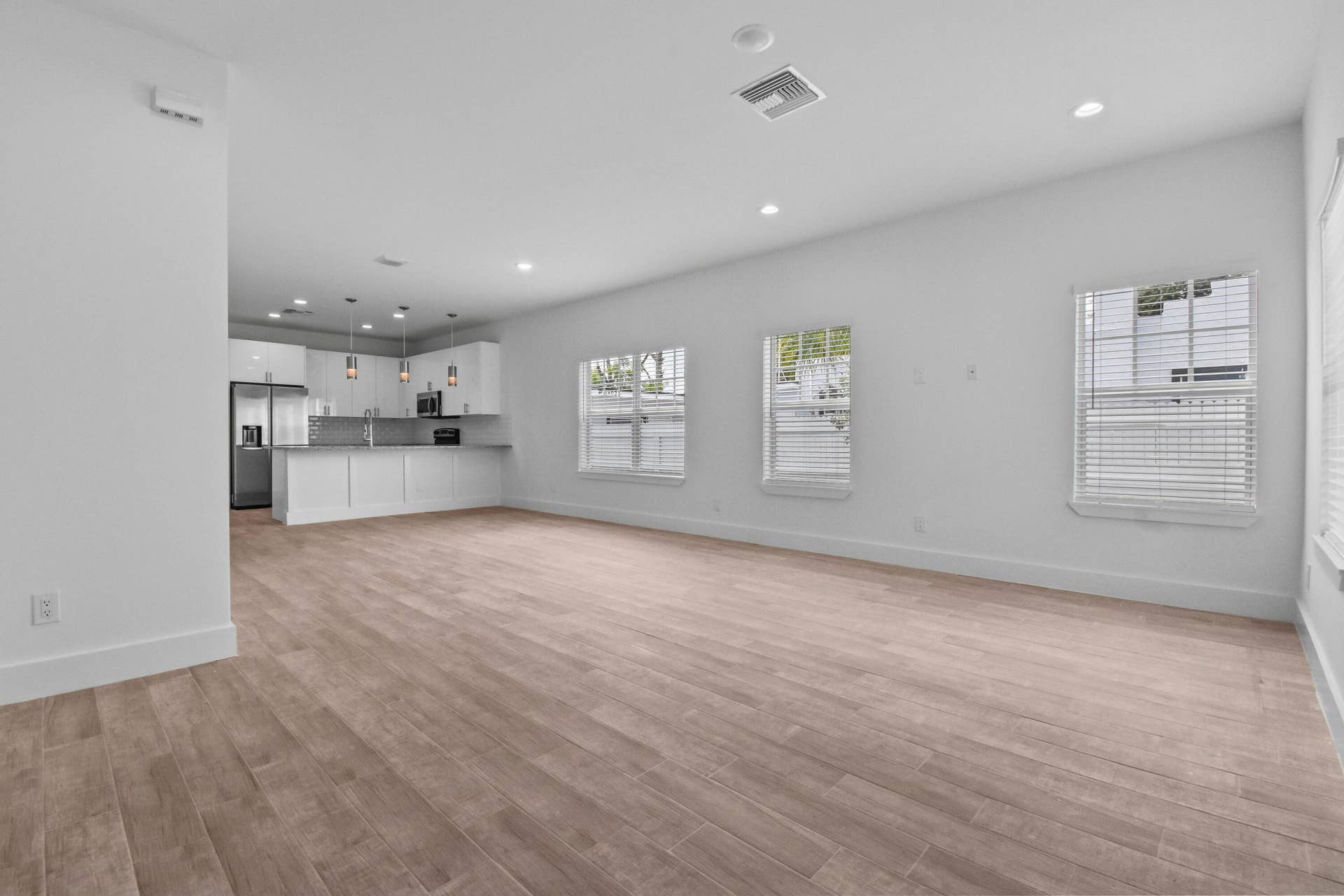 3804 Greenwood Avenue, West Palm Beach, FL 33407 Living/ Dining Room