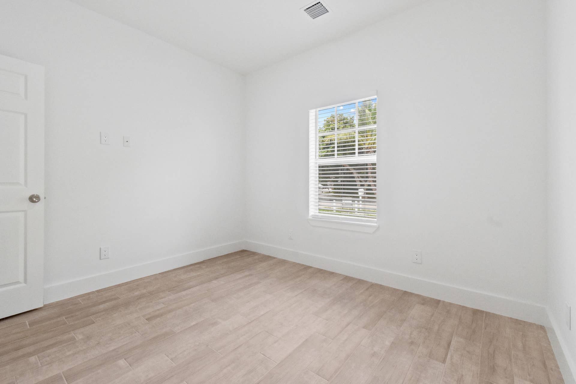 3804 Greenwood Avenue, West Palm Beach, FL 33407 3804GreenwoodAve(25)