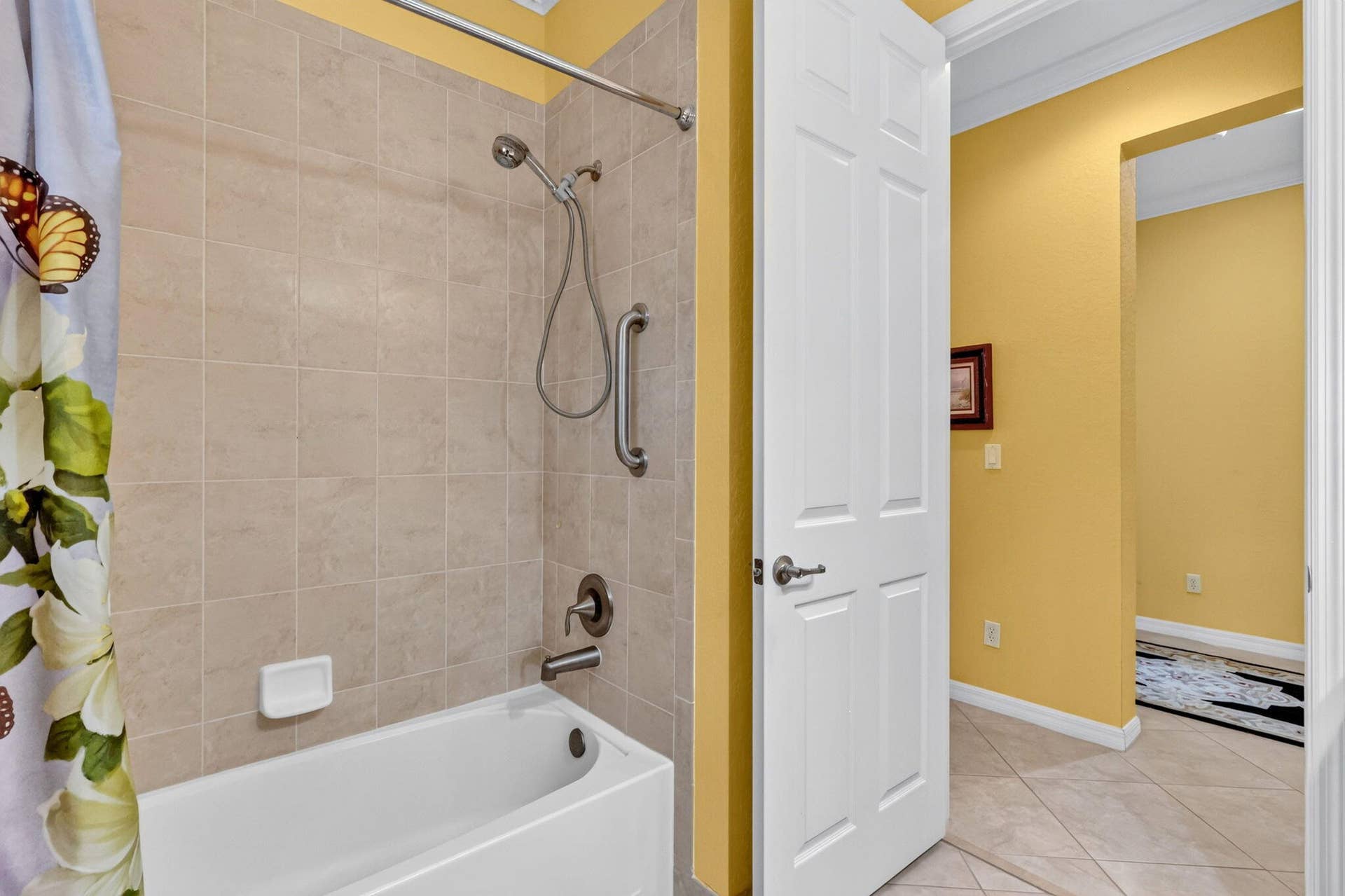 6311 ASTOR Place, Vero Beach, FL 32966 Guest Bathroom