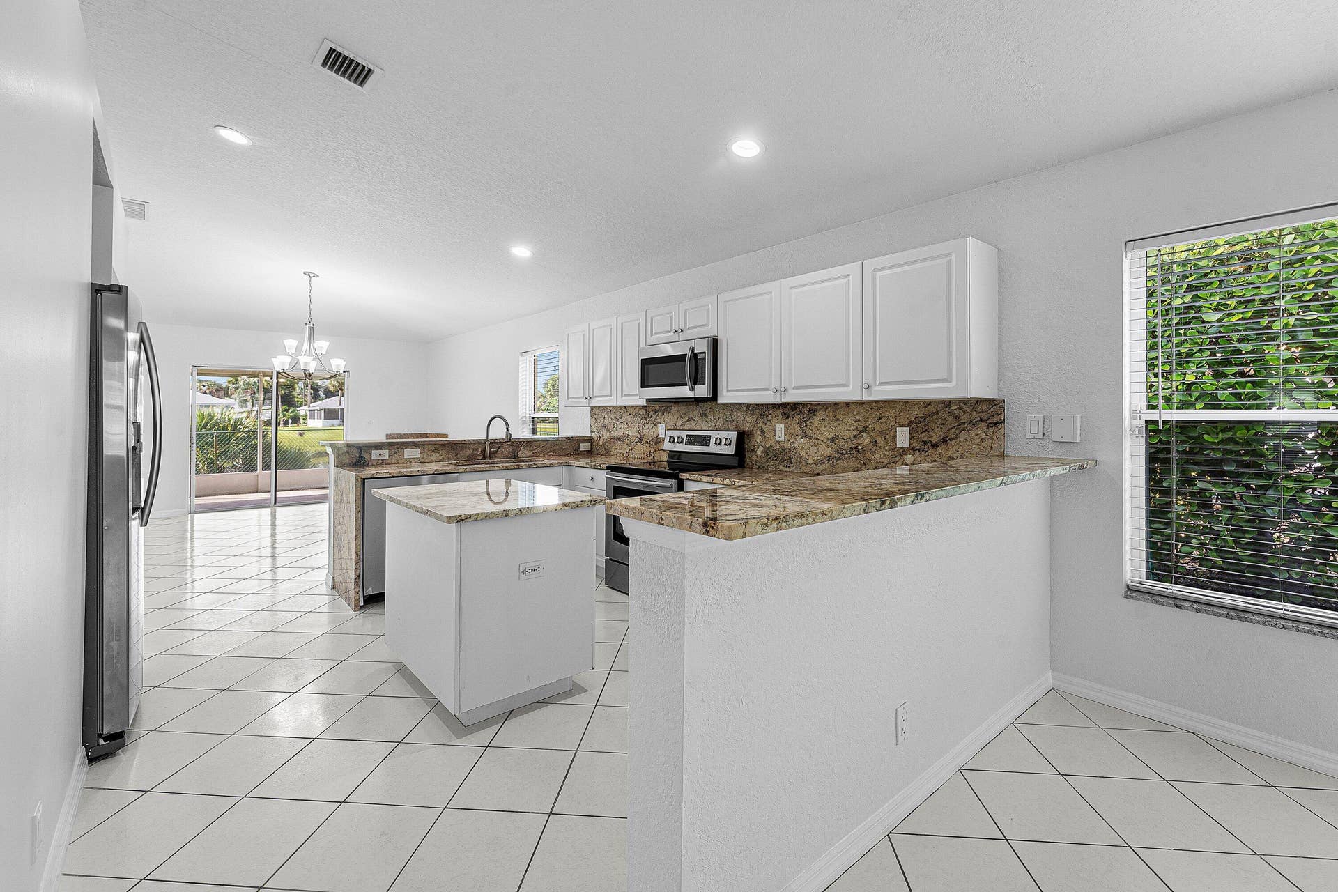 5427 Club Circle, Haverhill, FL 33415 007-5427ClubCircle-Haverhill-FL-33415-SM