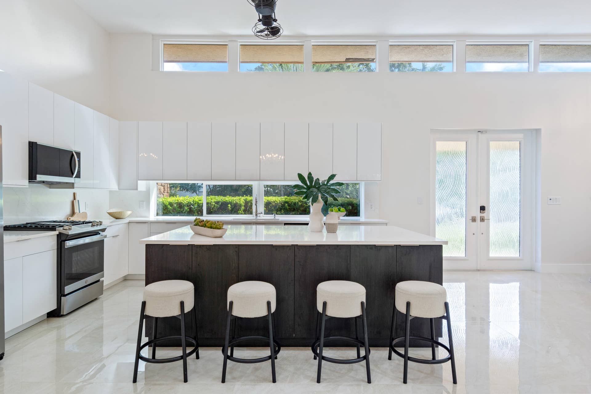 2701 NE 2ND Avenue, Wilton Manors, FL 33334 06-2701 NE 2nd Ave Wilton Manros, FL-114