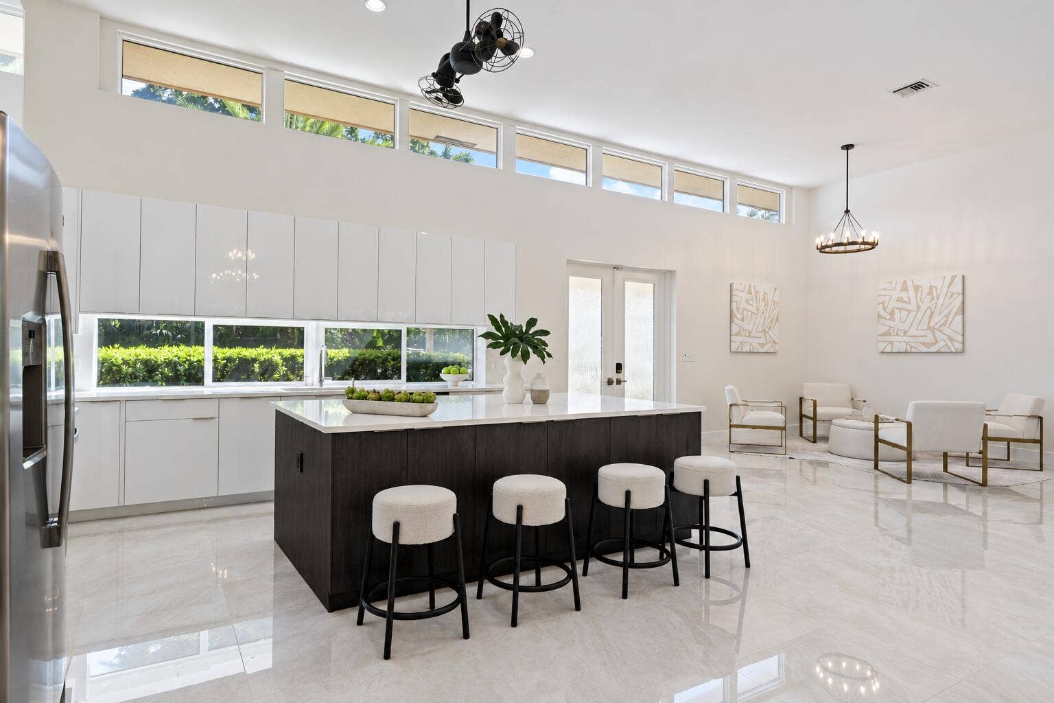 2701 NE 2ND Avenue, Wilton Manors, FL 33334 Bright Modern Kitchen and Living Nook